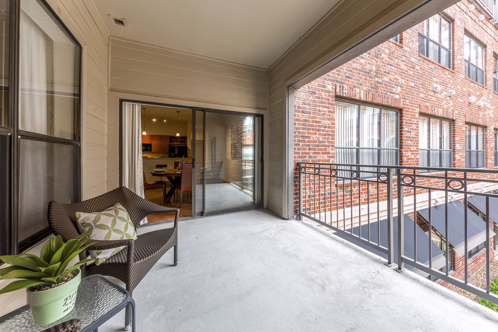 patio at Sabine Street Lofts