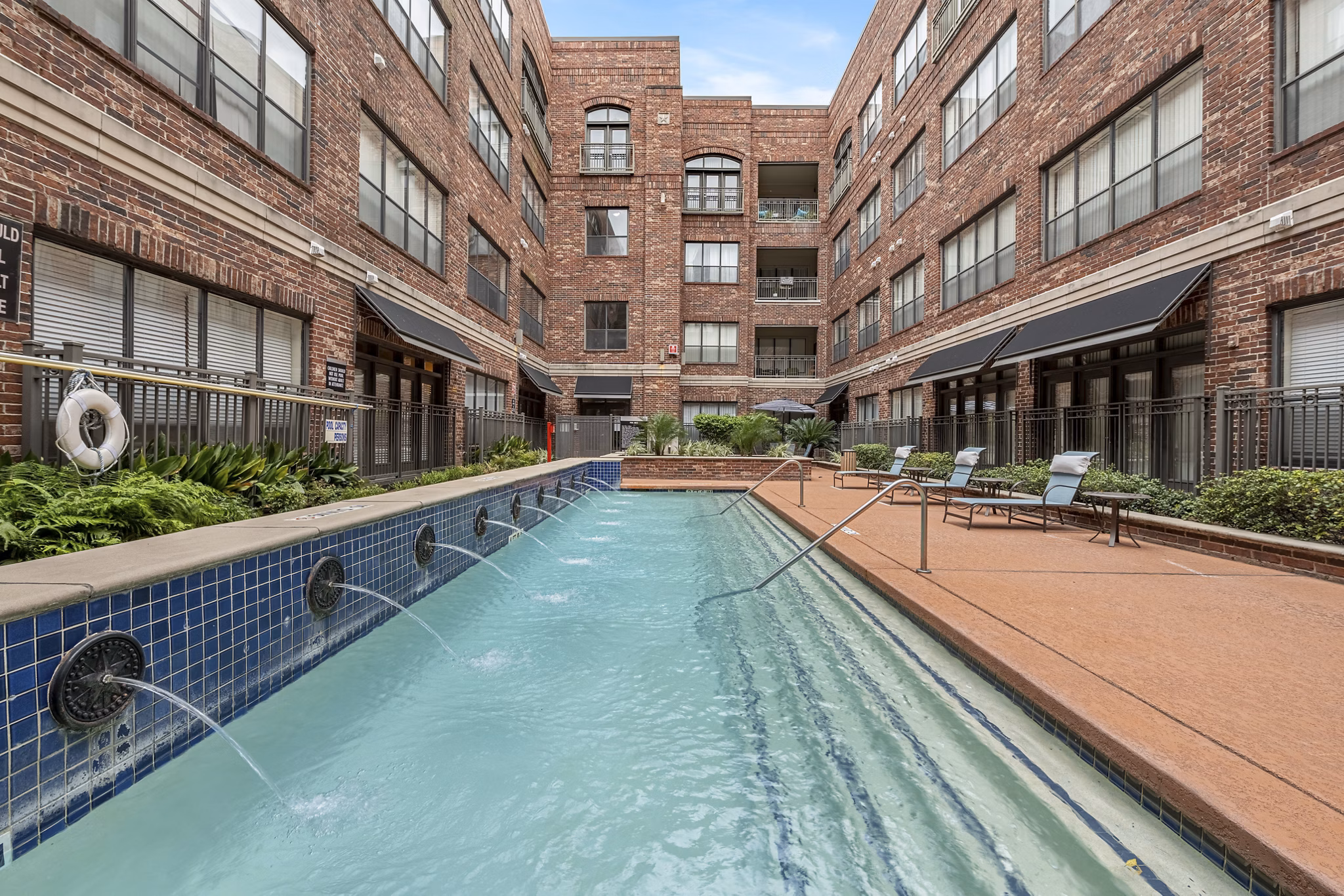 pool at Sabine Street Lofts