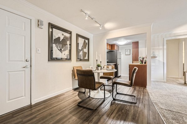 dining area at Avantus Apartments