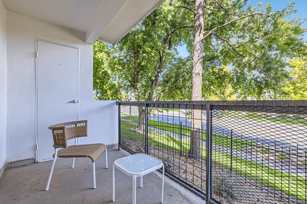 patio at Avantus Apartments