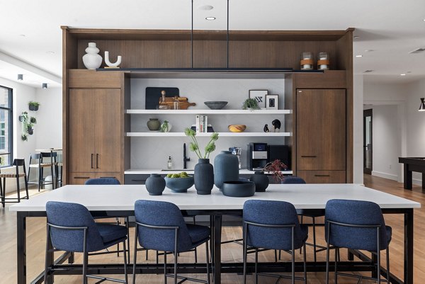 dining area at Gladwen Wendell Falls Apartments