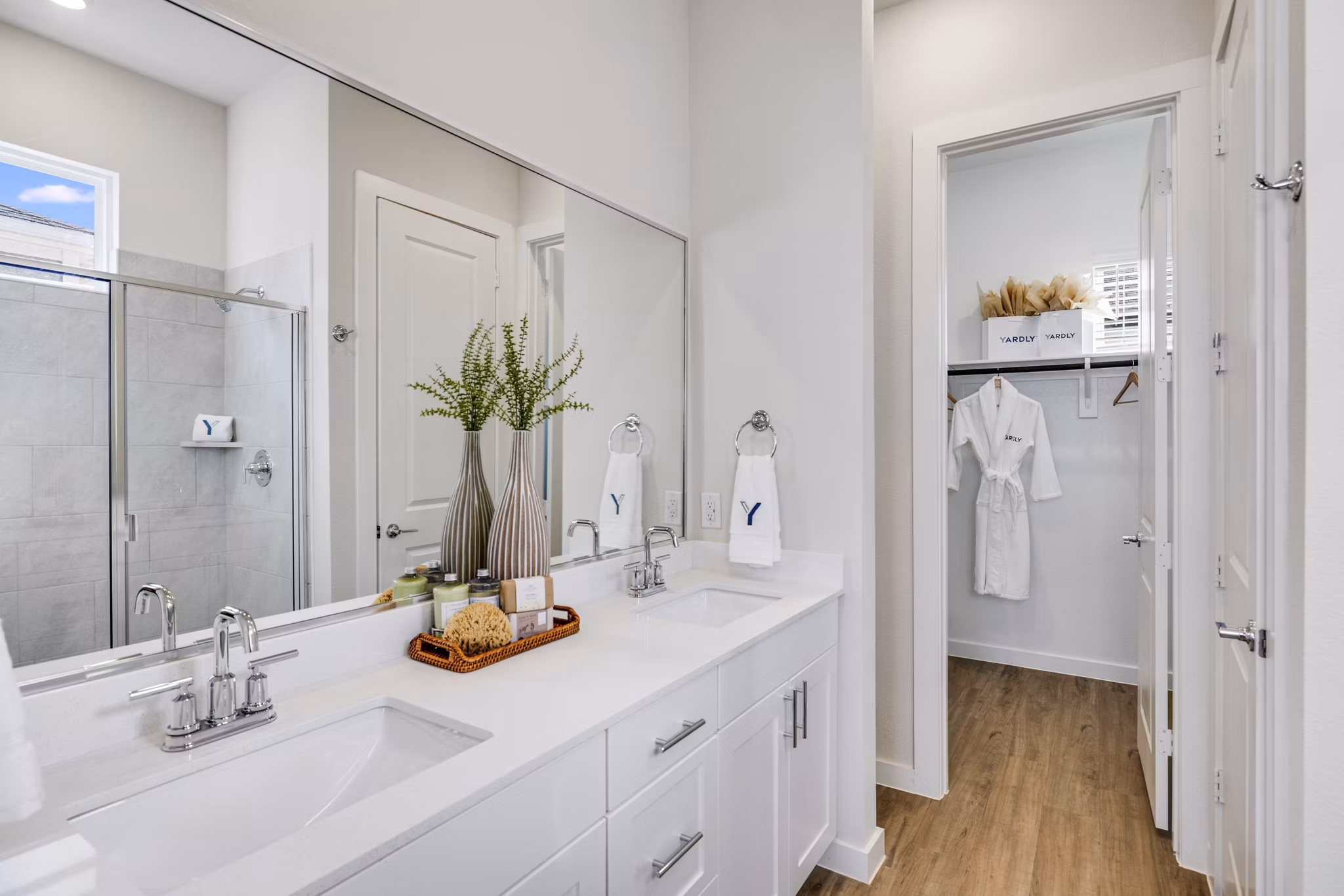 bathroom at Yardly Elevon Apartments 