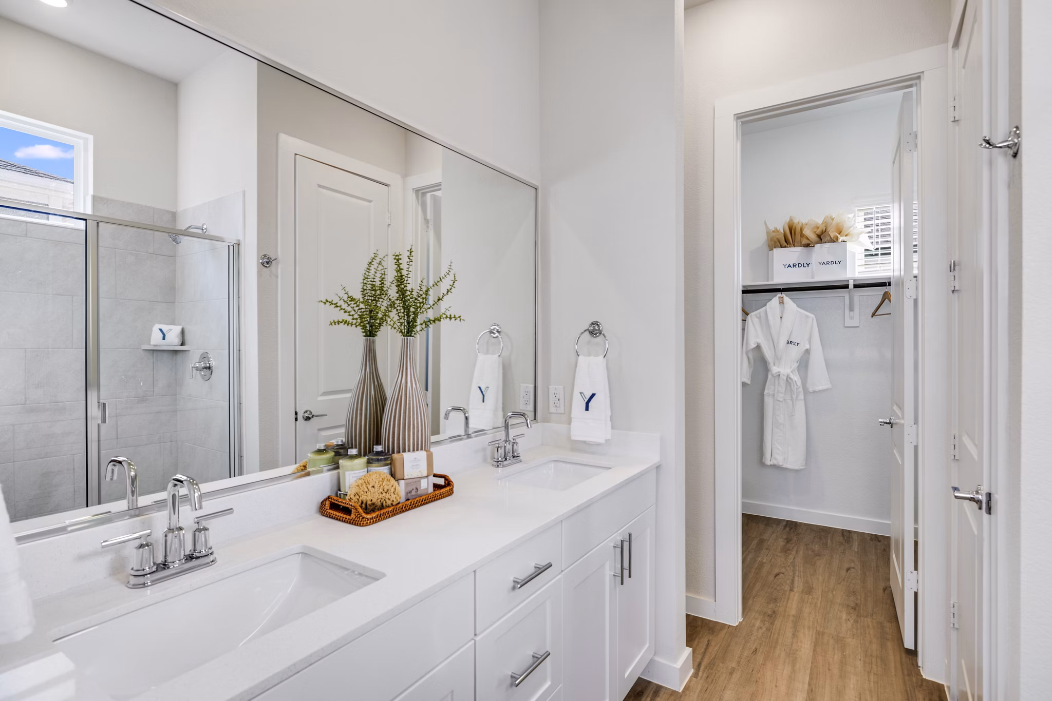 bathroom at Yardly Elevon Apartments 