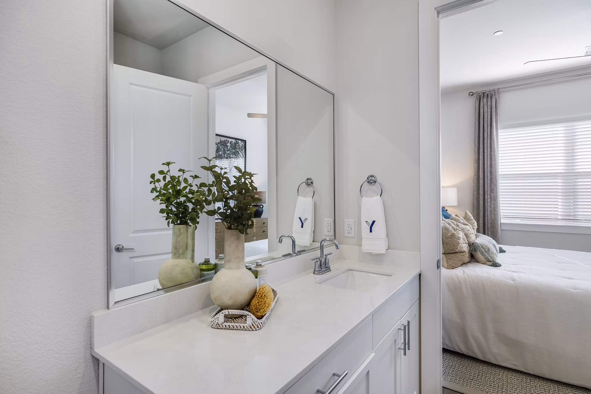 bathroom at Yardly Elevon Apartments 