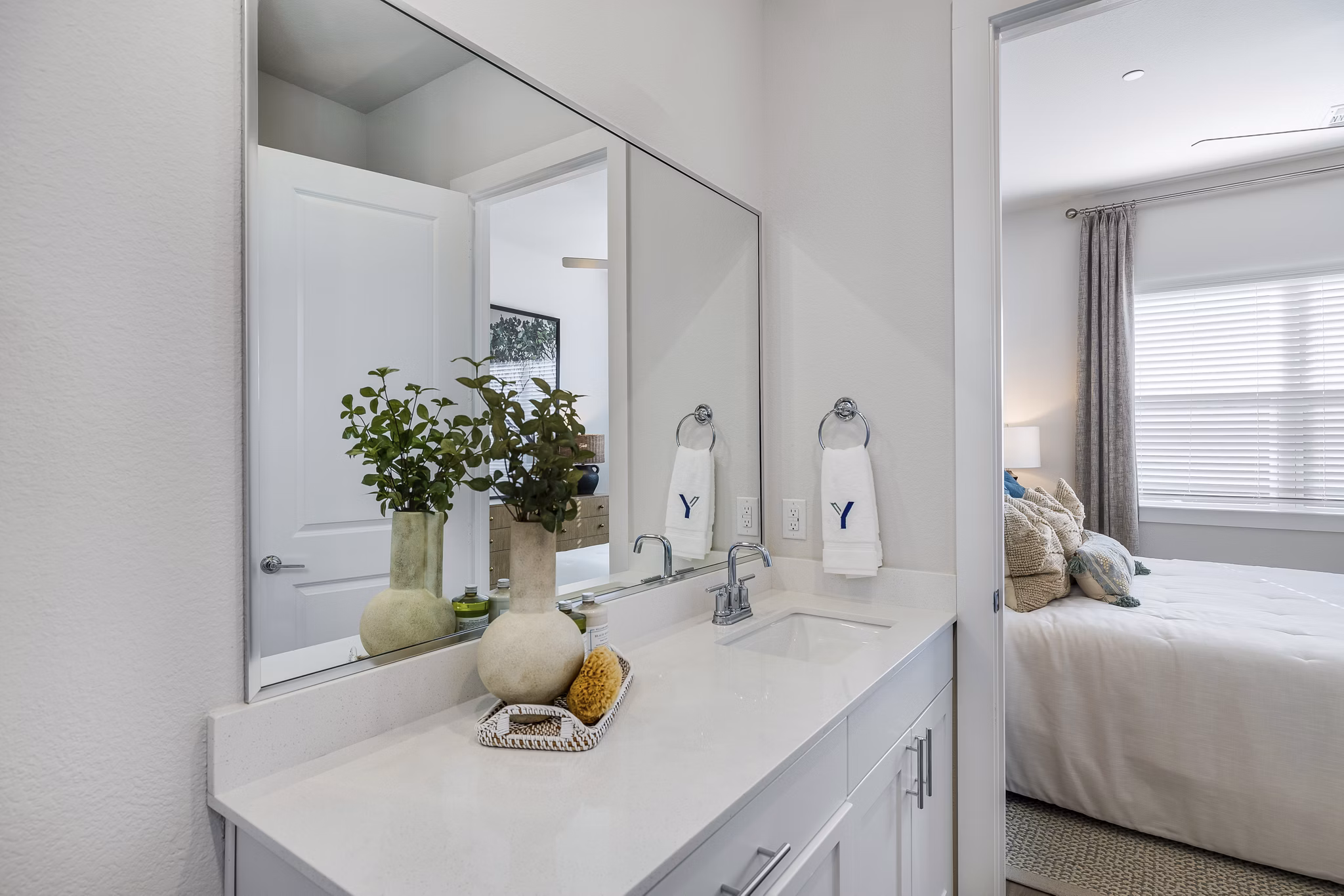 bathroom at Yardly Elevon Apartments 