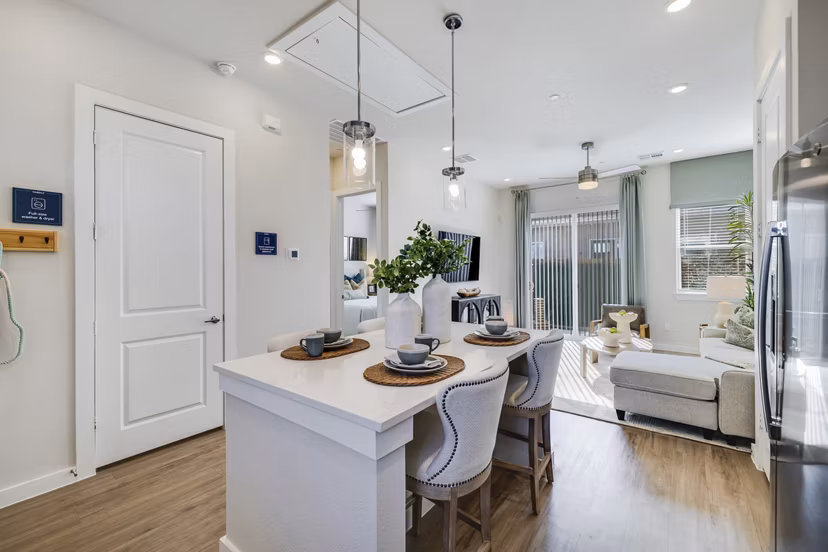dining room at Yardly Elevon Apartments 