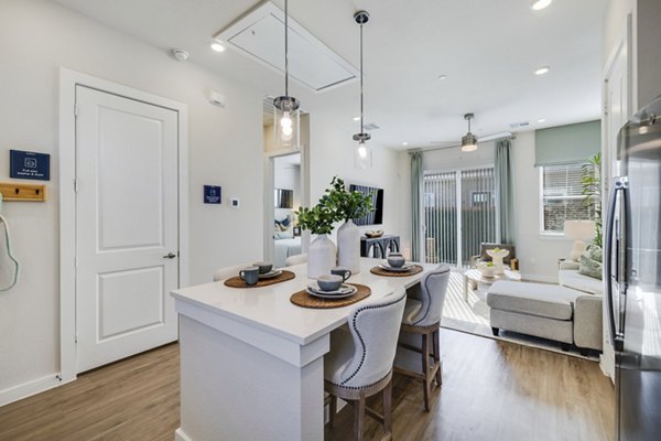 dining room at Yardly Elevon Apartments 