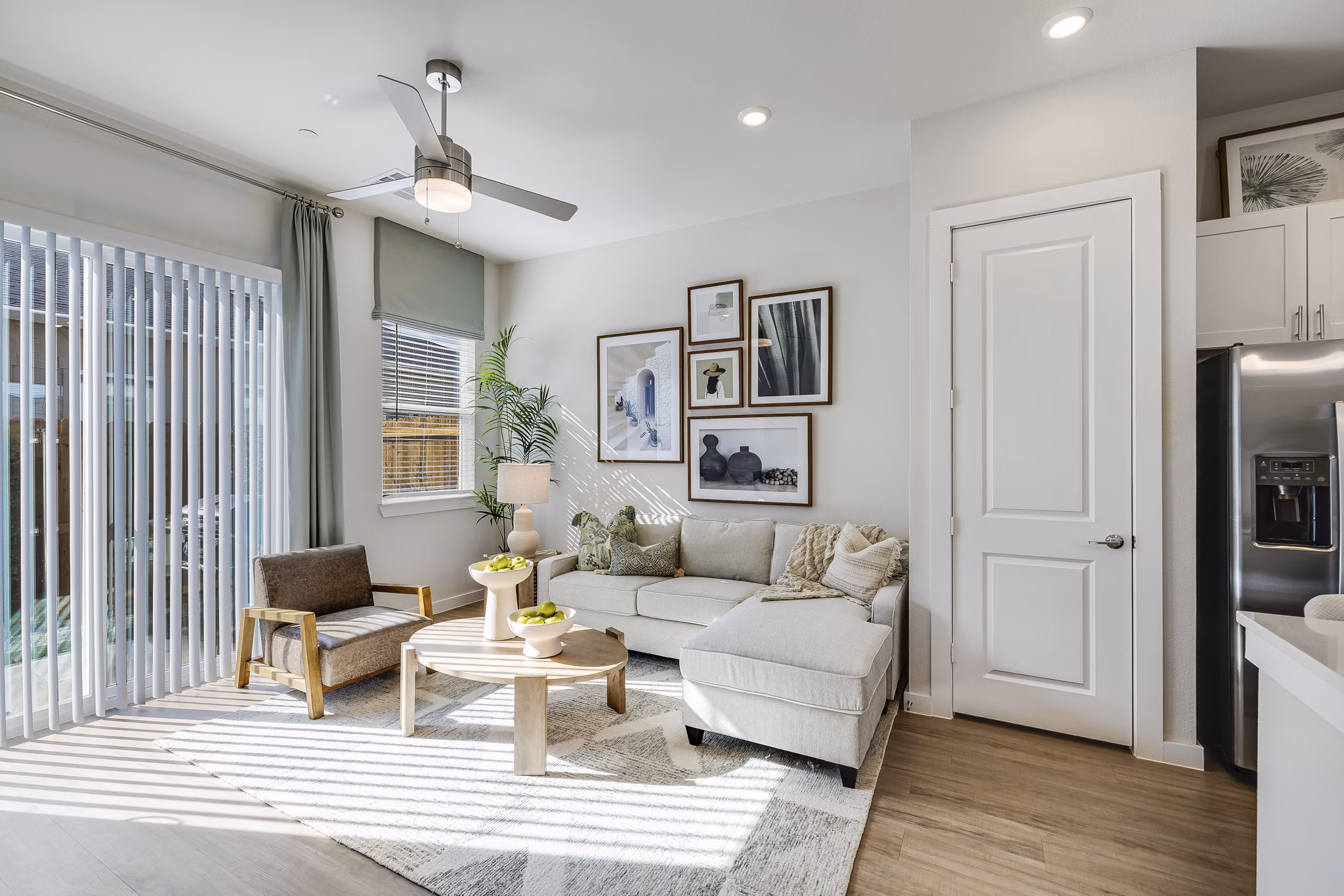 living room at Yardly Elevon Apartments 