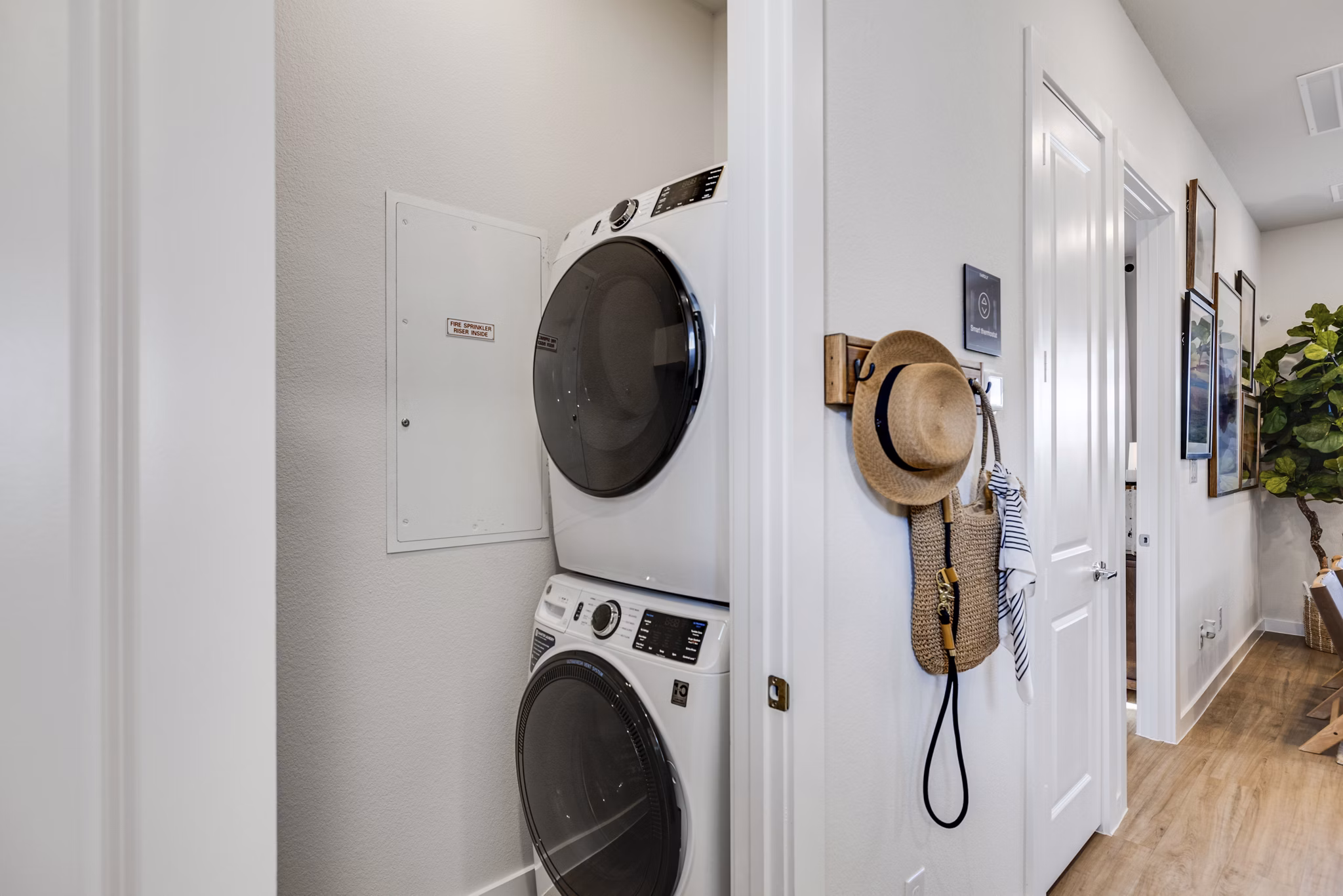 laundry facility at Yardly Elevon Apartments 
