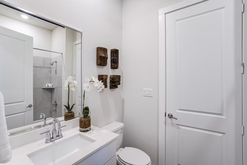 bathroom at Yardly Elm Apartments 