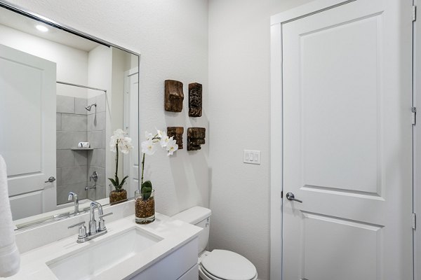 bathroom at Yardly Elm Apartments 