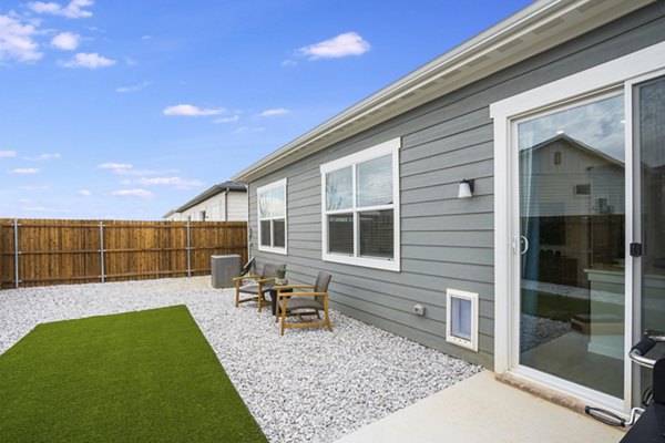 grill area at Yardly Elm Apartments 