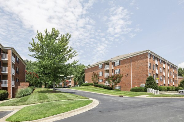 exterior at Westmont Commons Apartments