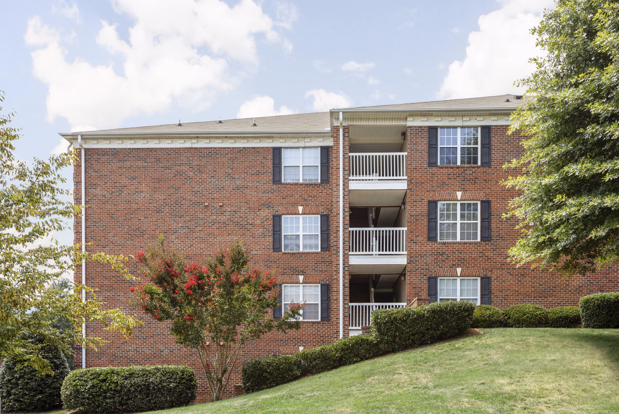 exterior at Westmont Commons Apartments 