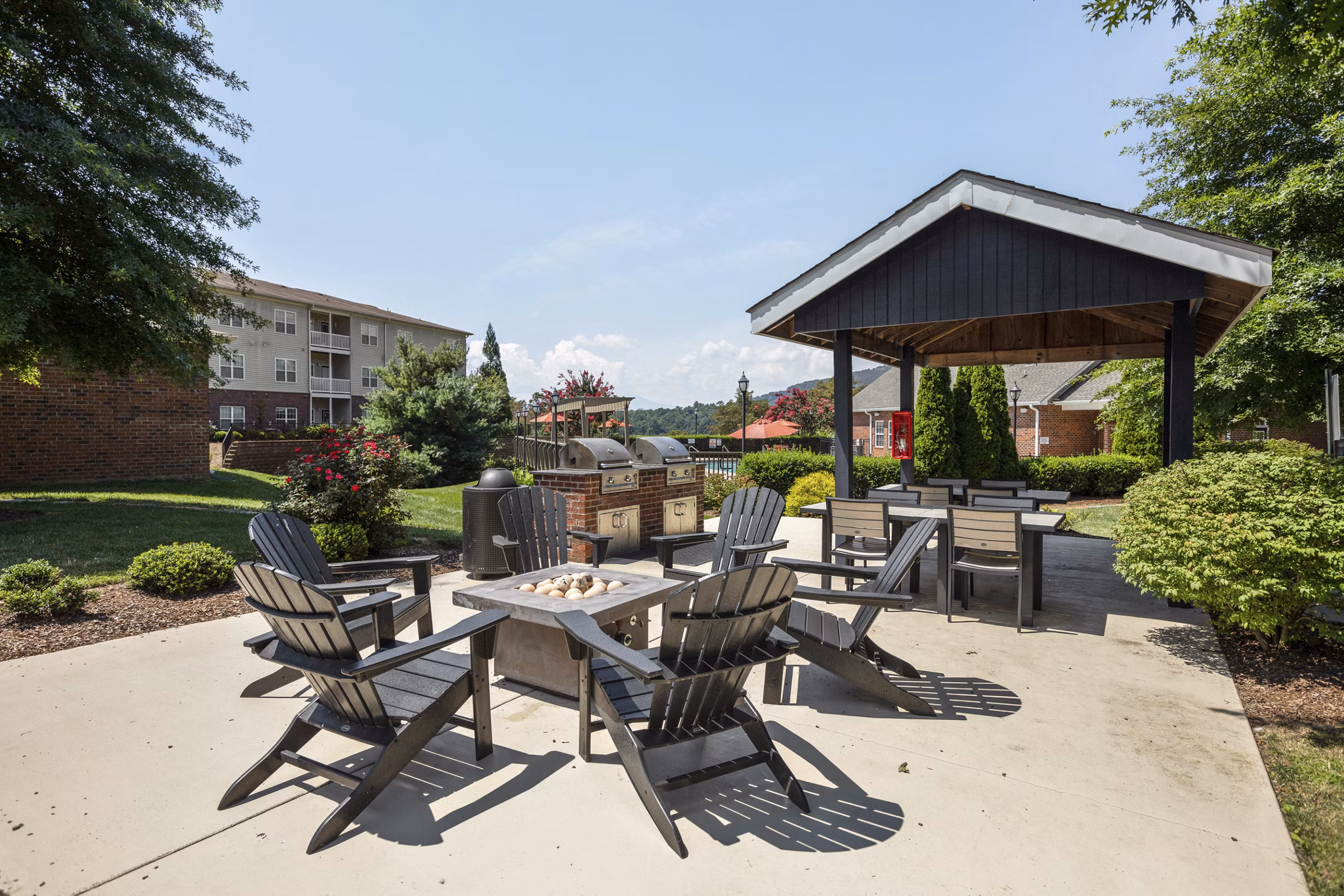 grill area at Westmont Commons Apartments 