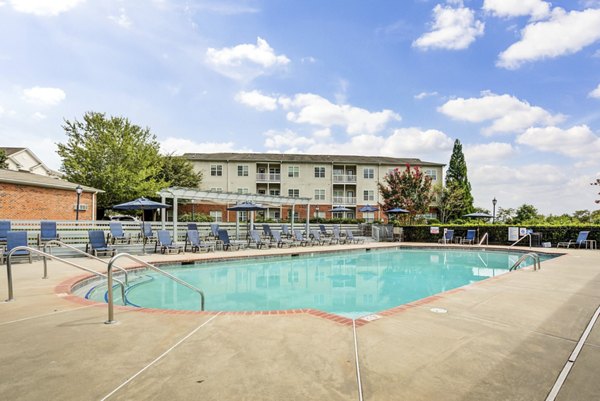 pool at Westmont Commons Apartments 