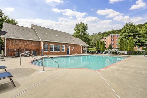 pool at Westmont Commons Apartments