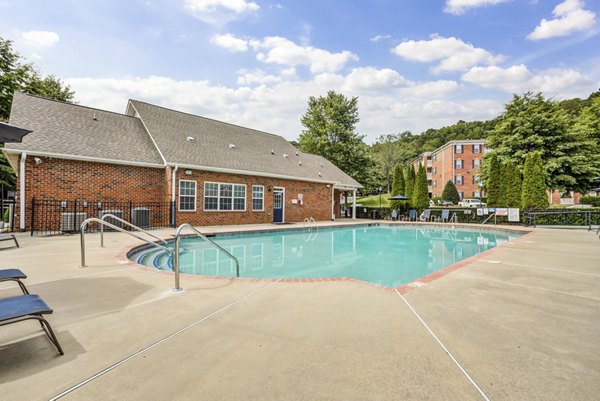 pool at Westmont Commons Apartments 