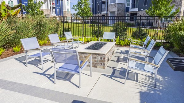 fire pit/patio at Windsor at Manhattan Apartments