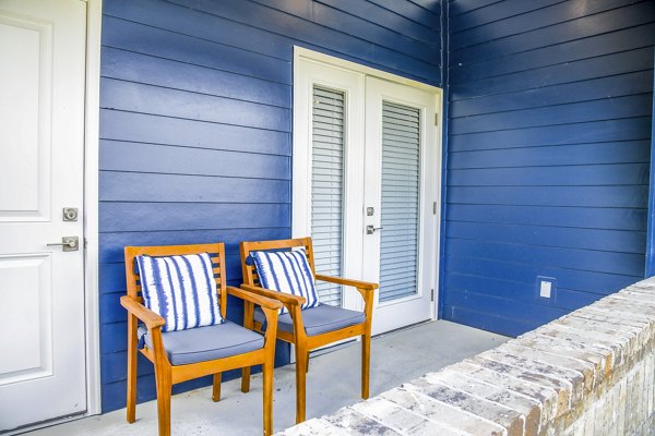 Patio with elegant outdoor seating at Windsor at Manhattan Apartments