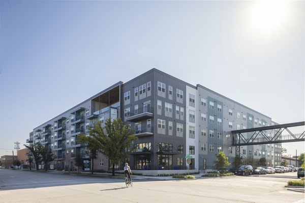exterior at Broadstone EADO Apartments 