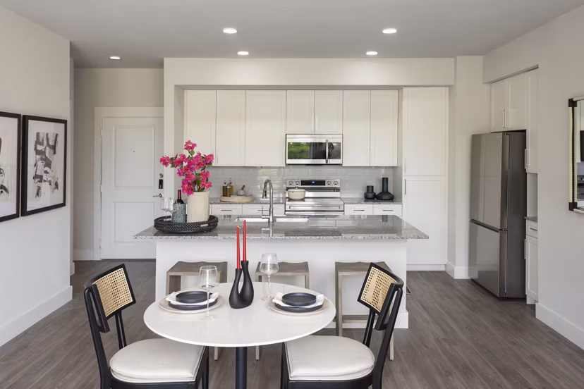 dining room at Broadstone EADO Apartments 
