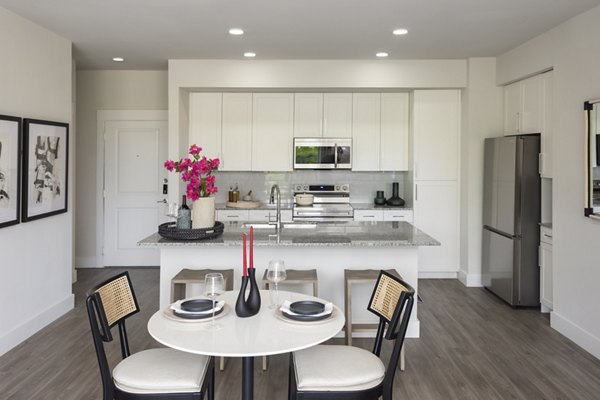 dining room at Broadstone EADO Apartments