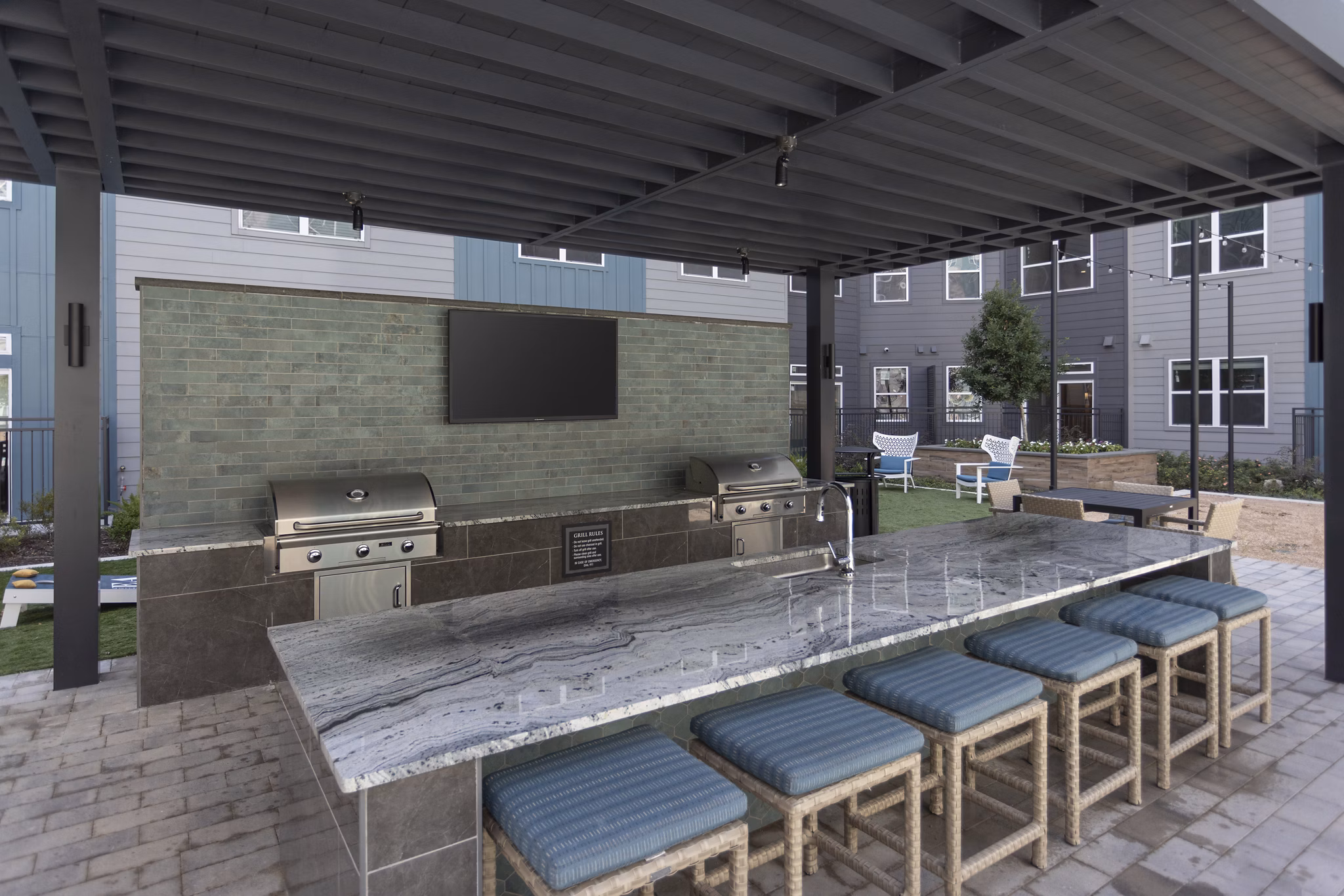 grill area at Broadstone EADO Apartments 