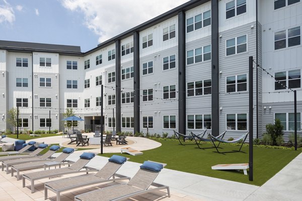 Serene courtyard with lush greenery at Broadstone Baybrook Apartments, offering luxury living and relaxation spaces for residents