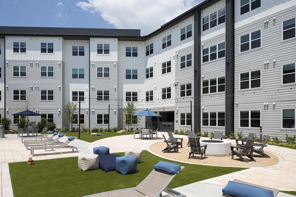 Serene courtyard with lush landscaping at Broadstone Baybrook Apartments