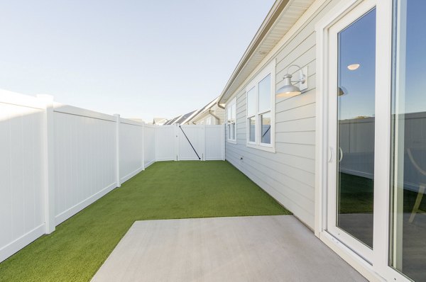 recreational area at Abrazo at Waterway Hills Apartments