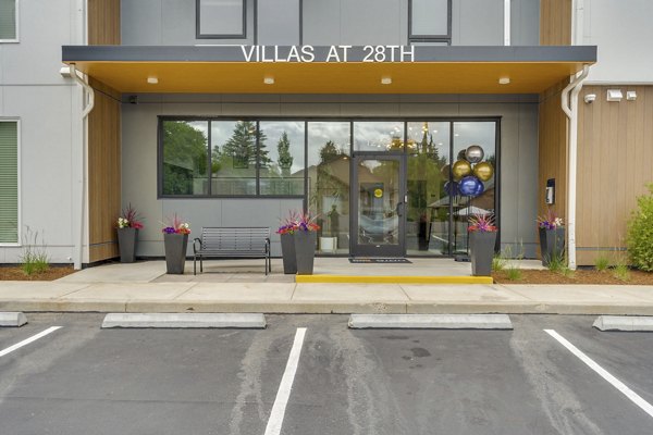 Villas at 28th: Elegant garden-style apartments with lush landscaping in a serene neighborhood