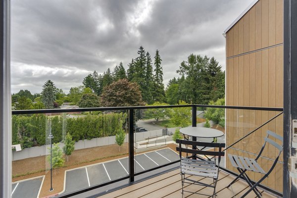 Outdoor patio with modern seating area at Villas at 28th Apartments
