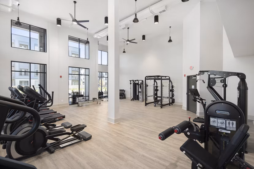 fitness center at Williamsburg Apartments 