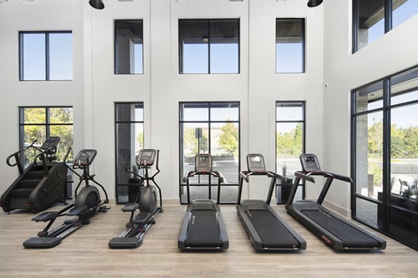 fitness center at Williamsburg Apartments 