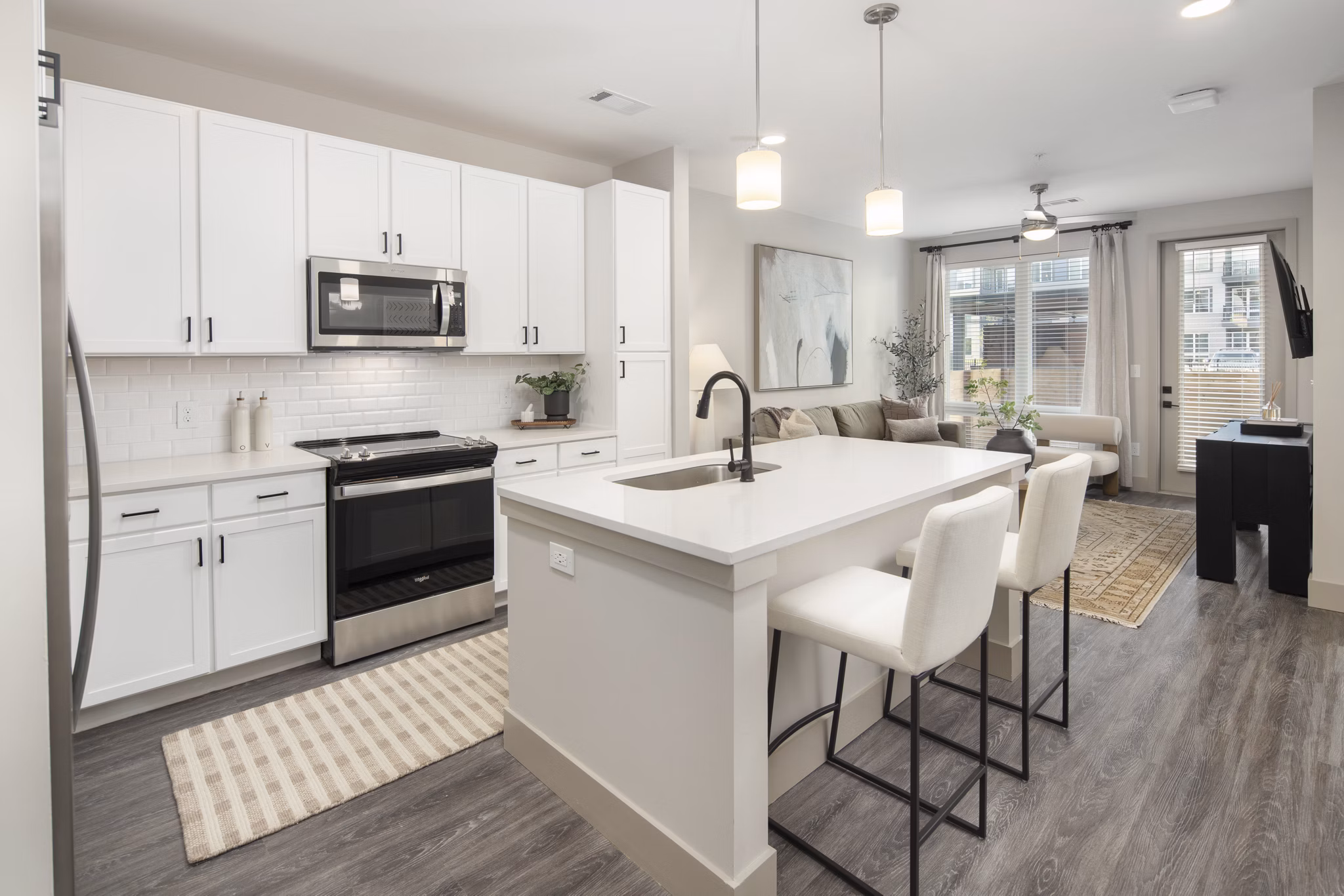 kitchen at Williamsburg Apartments 