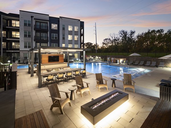 fire pit at The Hickory at Indian Lake Village Apartments