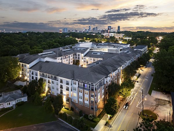 exterior at Avanti Brookhaven Apartments