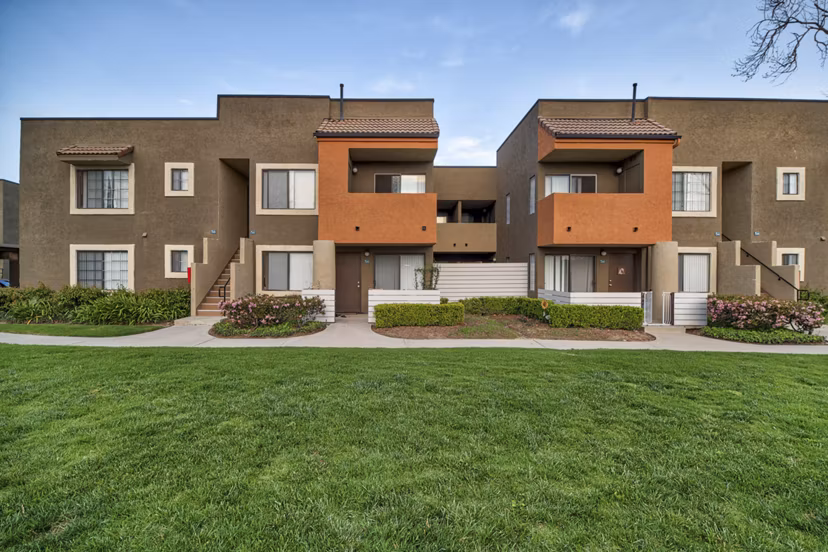 The Ranch at Moorpark: Elegant luxury apartments in scenic Moorpark