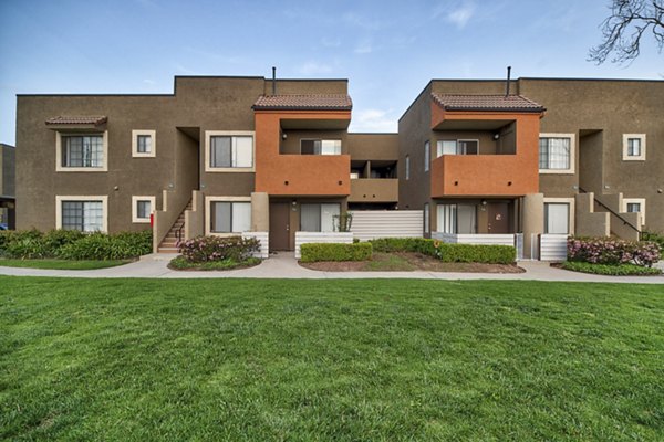 The Ranch at Moorpark: Elegant luxury apartments in scenic Moorpark