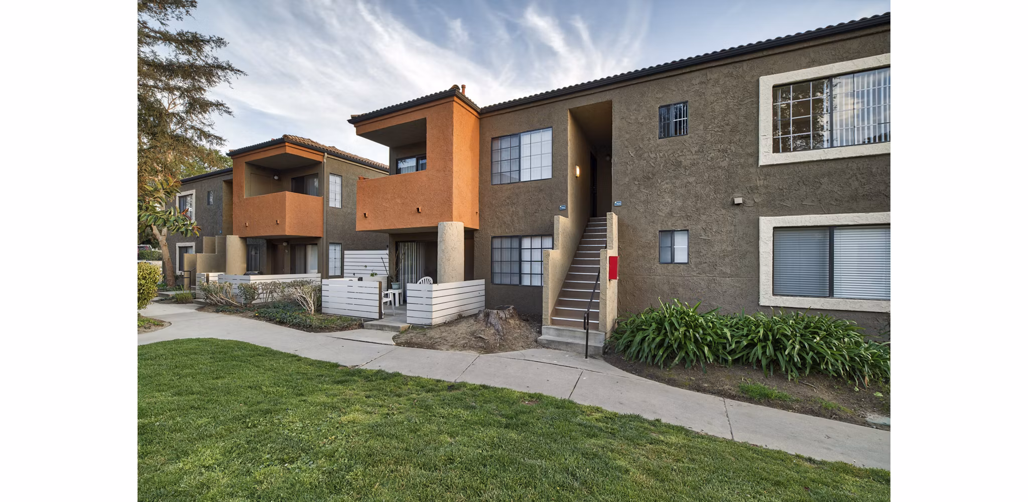 The Ranch at Moorpark: Scenic view of luxury apartments in Southern California