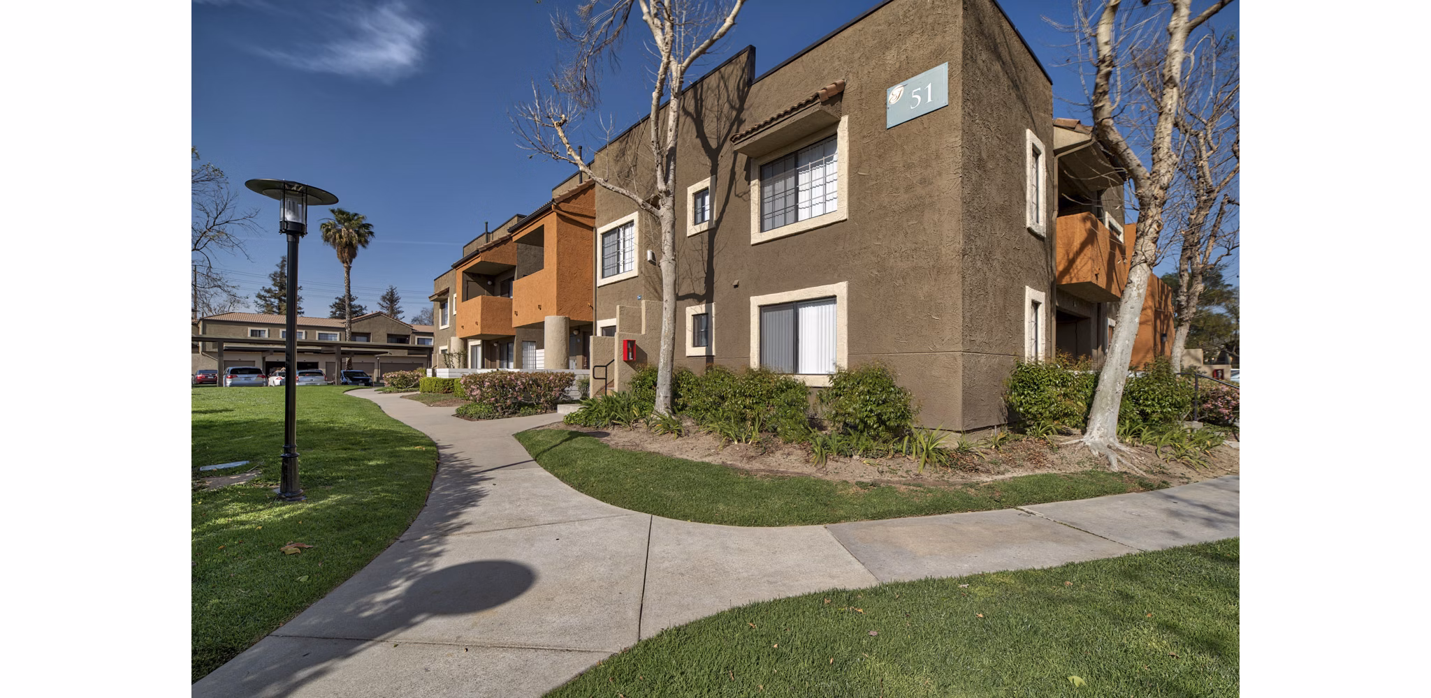 The Ranch at Moorpark: Scenic luxury apartment community in lush suburban surroundings