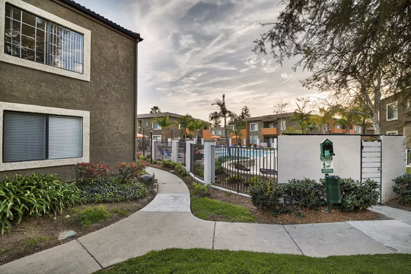 The Ranch at Moorpark: Scenic hillside luxury apartments in Moorpark