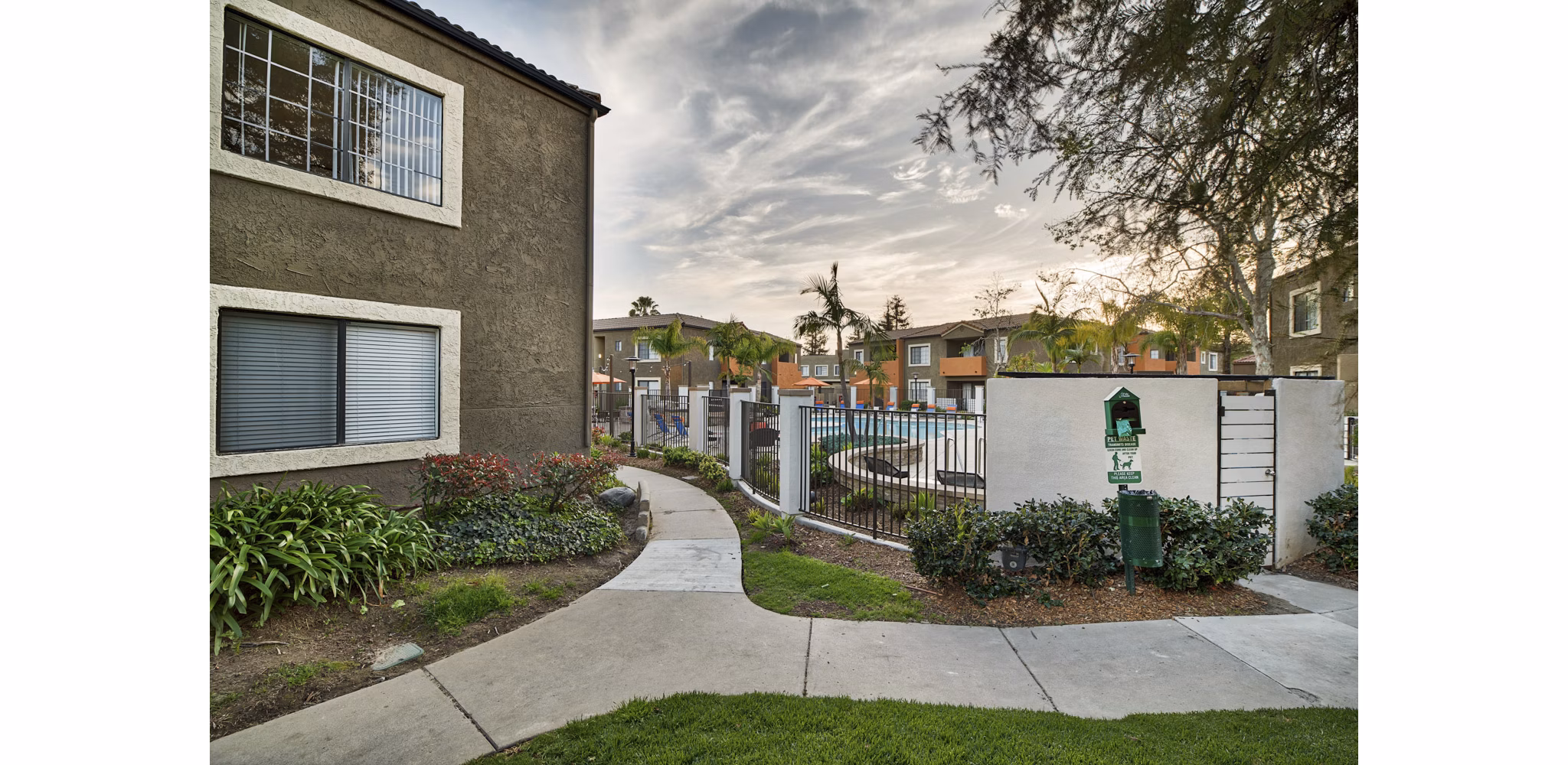 The Ranch at Moorpark: Scenic hillside luxury apartments in Moorpark