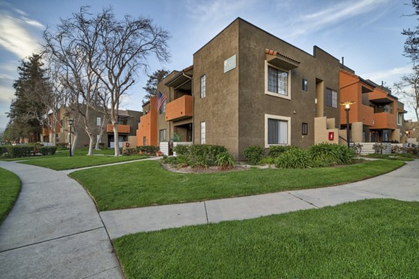 The Ranch at Moorpark: Scenic ranch-style apartment exteriors in Moorpark