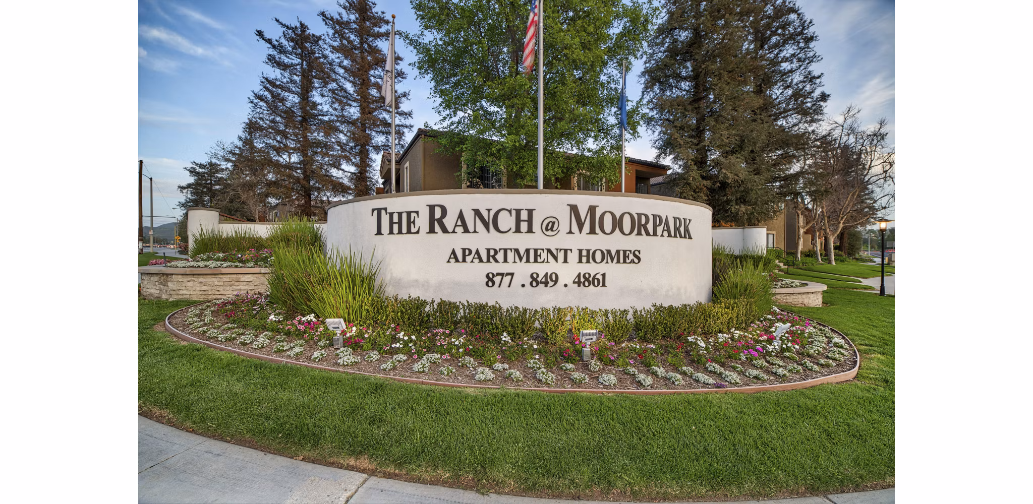 The Ranch at Moorpark Apartments: Stylish signage at upscale property entrance