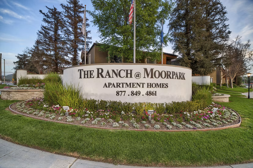 The Ranch at Moorpark Apartments: Stylish signage at upscale property entrance