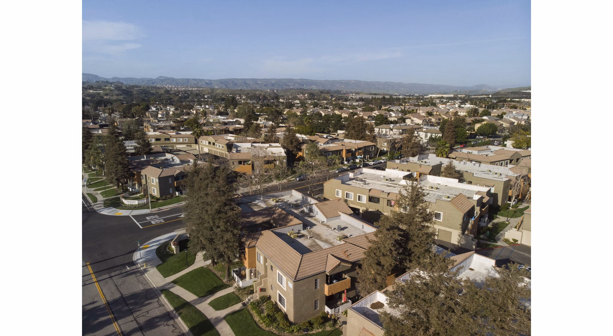 The Ranch at Moorpark Apartments: Scenic mountain views from the garden area