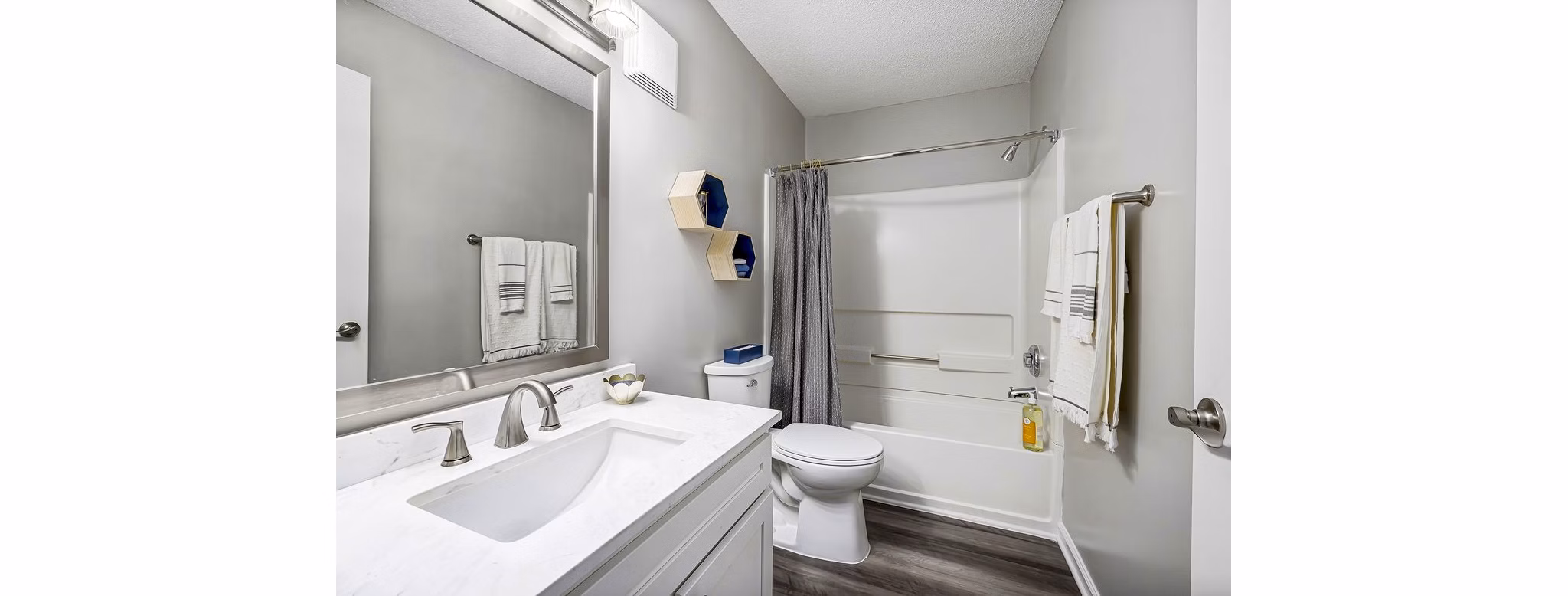Modern bathroom with sleek fixtures in Fieldstone Apartment Homes luxury apartments