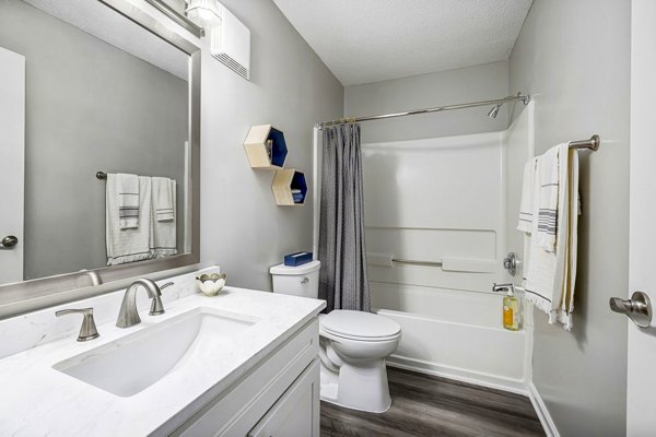 Modern bathroom with sleek fixtures in Fieldstone Apartment Homes luxury apartments